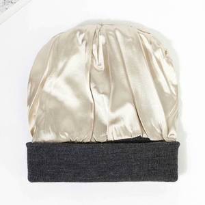 Bonnet en tricot pour femme avec revers, doublure intérieure en satin de soie, idéal pour l'hiver - Product Image 4