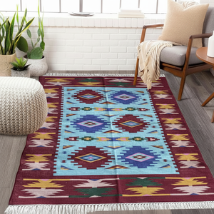 Tapis à tissage plat géométrique personnalisé fait à la main par des artisans indiens qualifiés bleu et rouge tapis et ensembles en coton teints en légumes - Product Image 1