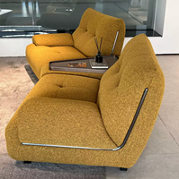 Sofá Seccional Modular Minimalista Italiano, Sofá Combinado Curvo de Tela Bouclé en Dos Tonos con Mesa Lateral para Sala de Estar de Villa