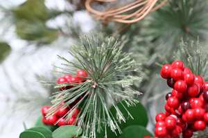 New Product Customized Luxury <b>Christmas</b> <b>Garland</b> Artificial <b>Wreath</b> Home Decoration Eco-Friendly Pvc <b>Wreath</b> - Product Image 6