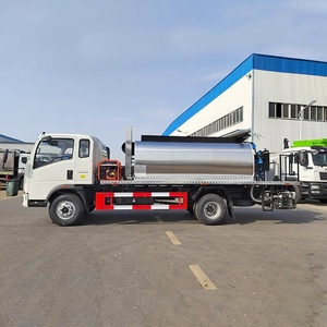 Precio de Fábrica, Camión Distribuidor de Asfalto Howo de 4 Toneladas, Camión Pulverizador de Betún 4x2, Maquinaria para Construcción de Carreteras - Product Image 1