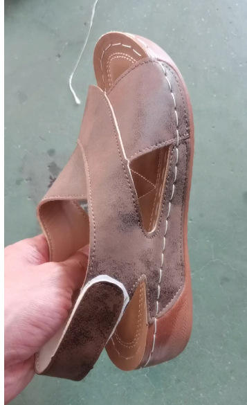 สีน้ำตาลเข้ม