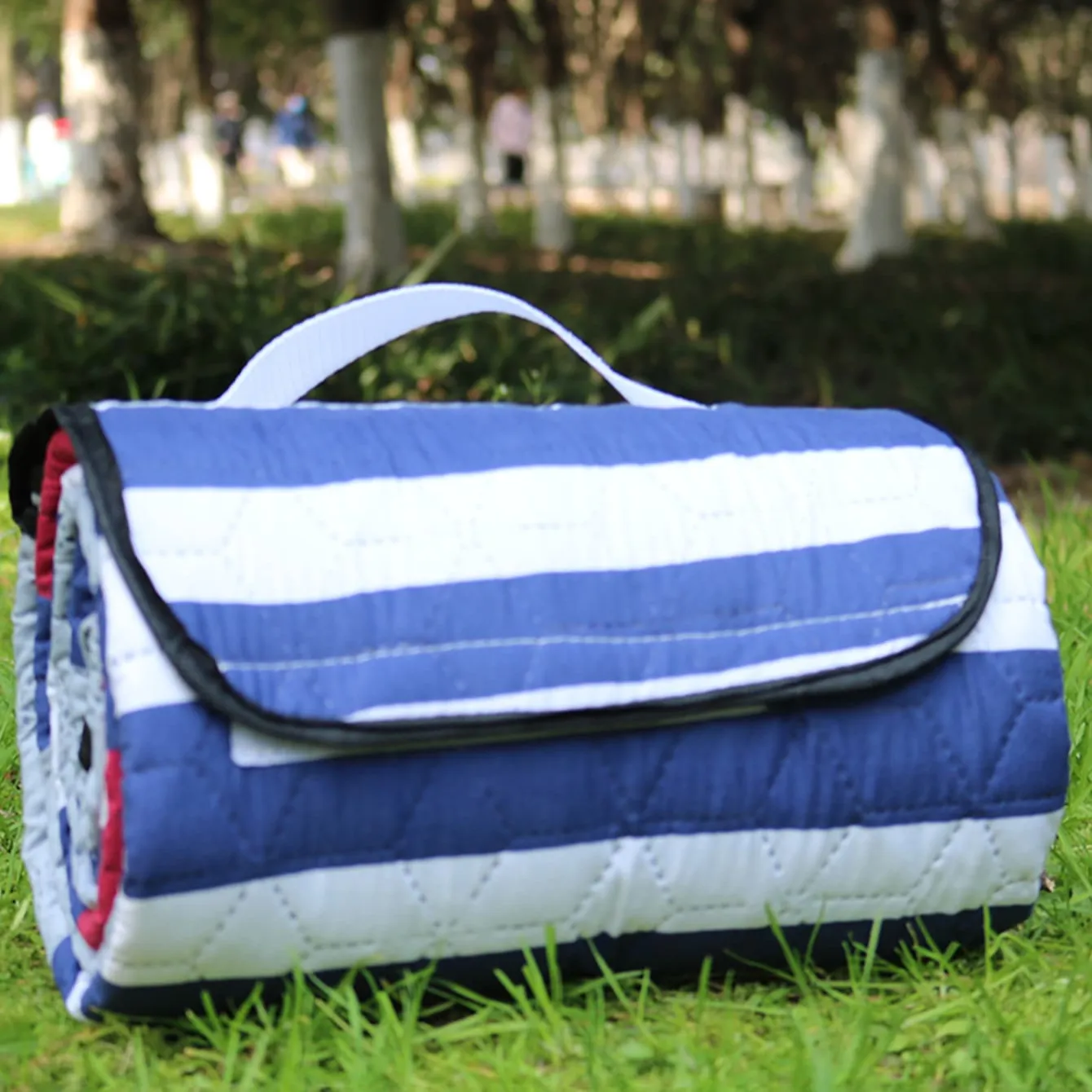 Alfombra de playa impermeable plegable al por mayor alfombra de picnic con estampado personalizado de rayas azules y blancas para exteriores