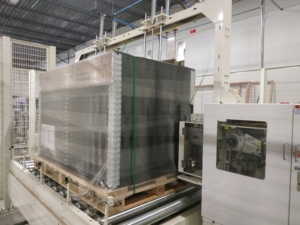 Ligne d'emballage complète avec machine de cerclage automatique pour le processus d'emballage de palettes de modules photovoltaïques solaires - Product Image 6