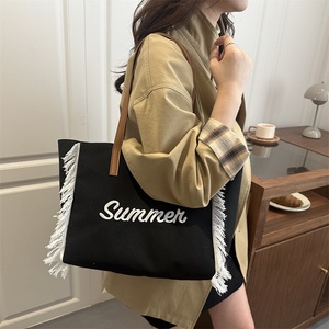 Nouveau sac fourre-tout grande capacité pour l'été, sac à main de voyage et de plage tendance avec broderie de lettres pour femme - Product Image 3