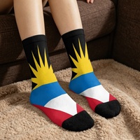 Chaussettes courtes pour adultes imprimées avec le drapeau national d'Antigua, chaussettes mi-mollet extensibles et respirantes pour un usage quotidien décontracté, cadeau pratique