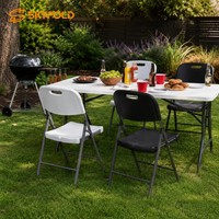 Table et chaises pliantes rectangulaires blanches en plastique pour l'extérieur, 8 pieds/6 pieds, pour événements