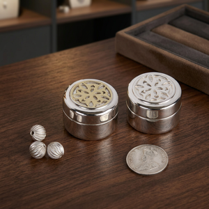 Boîte à bijoux en laiton plaqué argent, fabriquée à la main, avec base en laiton et protection laquée - Product Image 3