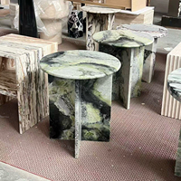 Table d'appoint ronde en marbre naturel avec base en forme de V unique, table d'appoint de canapé en pierre multicolore pour la décoration du salon