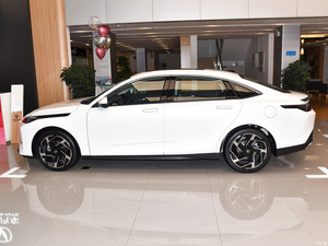 Berline auto a benzina ChangAn <span class=keywords><strong>Lamore</strong></span> 2023 Blue Whale NE 1.5T GDI DCT ammiraglia di buona qualità <span class=keywords><strong>e</strong></span> auto a basso prezzo - Product Image 2