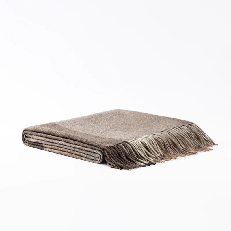हेंगटाई उच्च गुणवत्ता 150*200 सेमी सस्ते 100% लैम्ब्सवूल 260जीएसएम लटकन कंबल घर के लिए फेंकते हैं