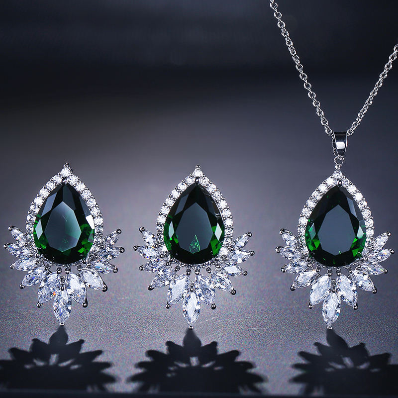 สีเขียว