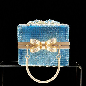 Conjunto de Zapatos de Tacón con Punta Puntiaguda y Pedrería para Mujer, Bolso con Decoración de Cadena de Diamantes, Bolso de Mano en Forma de Caja de Regalo, Mules con Lazo Exquisito y Moderno - Product Image 2