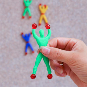 CPC Jouets classiques amusants pour enfants : Grimpants collants pour murs, idéaux pour les fêtes, les cadeaux invités et les cadeaux surprise de Noël - Product Image 4