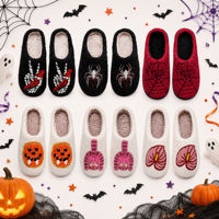 Chaussons d'intérieur/extérieur chauds et douillets en forme de dessin animé araignée citrouille d'Halloween avec semelle extérieure en TPR pour femmes et hommes