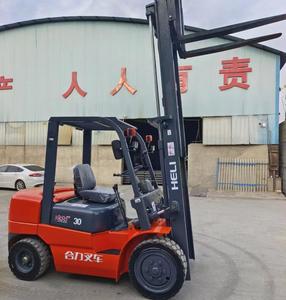 Chariot élévateur diesel d'occasion Heli H2000 30, marque chinoise, 3 mâts, 4,5 mètres - Product Image 2