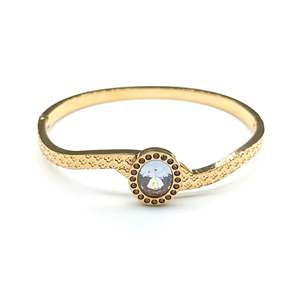 Brazalete de Moda en Acero Inoxidable 316L con Baño de Oro PVD, Joyería Sostenible y Resistente - Product Image 1