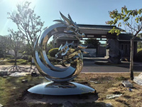 Statue de dragon décorative extérieure sur mesure de grande taille, design couleur personnalisé, sculpture de jardin en acier inoxydable poli, logo client, taille personnalisable