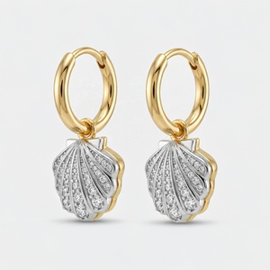 <span class=keywords><strong>Orecchini</strong></span> a Cerchio con Goccia a Forma di Conchiglia in Argento Sterling 925 Placcato Oro Giallo 18K e Oro Bianco con Zirconia Cubica Pavé - Product Image 2