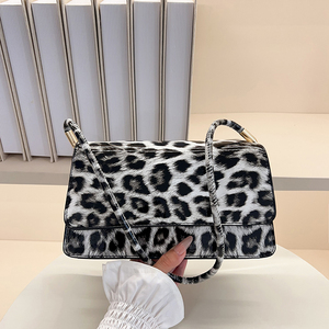 La Classica Borsa a Tracolla con Stampa Leopardata per Signore, Adatta per Tutte le Stagioni e Ideale per l'Uso Quotidiano - Product Image 5
