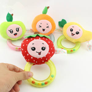 Venta al por mayor Plush Bell Molar Ring Toy para bebés 0-1 años Puzzle Fruit Delantal para 5-7 años - Product Image 2