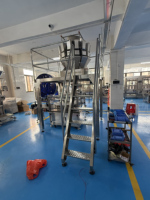 Remplisseuse automatique quantitative de granulés en bouteille avec peseuse multi-têtes pour bonbons, noix et aliments lyophilisés