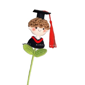 Graduados <span class=keywords><strong>de</strong></span> Halloween <span class=keywords><strong>de</strong></span> Navidad <span class=keywords><strong>de</strong></span> ganchillo a mano, ramo <span class=keywords><strong>de</strong></span> flores decorativas <span class=keywords><strong>de</strong></span> rosas, sombrero Doctoral creativo, muñeca para el Día del Padre - Product Image 4