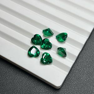 Forme de coeur 5x5mm à 15x15mm Nano pierre précieuse verte synthétique pour la fabrication de bijoux de luxe - Product Image 2