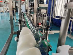 Solution de fabrication de machine de remplissage de bouteilles en verre 3-en-1 personnalisée IVEN - Product Image 3