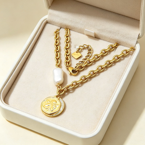 Collier Pendentif Ange en Acier Inoxydable Plaqué Or 18K avec Perle Baroque et Chaîne Corde pour Femme, Idéal au Quotidien, Anti-ternissement, Vente Chaude - Product Image 4