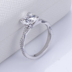 แหวนเพชรทรงกลมทองคำขาว 18K รุ่น MSR-1372 จาก Messi Jewelry สำหรับผู้หญิง - Product Image 2