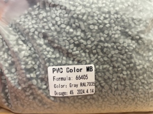 Masterbatch <span class=keywords><strong>gris</strong></span> PVC, couleur grise <span class=keywords><strong>RAL</strong></span> <span class=keywords><strong>7035</strong></span>, prise en charge de la personnalisation des couleurs pour les tubes en chlorure de polyvinyle, matière première plastique RongFeng - Product Image 2