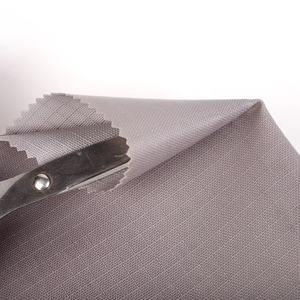 Delantal de tela laminada ligera con revestimiento de TPU transpirable 600D, termoplástico de superficie de rejilla cuadrada degradable personalizado para mesa y coche - Product Image 3