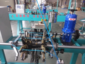 Machine automatique de pointage des lacets et de fixation des poignées CE HH-T-160 - Product Image 2
