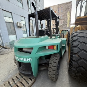Mitsubishi Diesel <b>Forklift</b> 7-Ton Second Hand Good Condition <b>Internal</b> <b>Combustion</b> Counter Balanced <b>Forklift</b> with Gearbox for Sale - Product Image 4