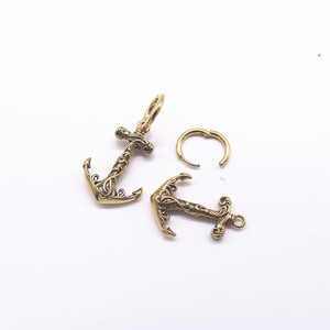 Pendientes de acero inoxidable yunnique con diseño minimalista en tono dorado para hombres y mujeres - Product Image 2