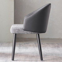 Chaise de salle à manger nordique simple en bois de frêne, style post-moderne, luxe léger, accoudoirs en cuir et tissu, mobilier de maison de designer pour négociations hôtelières