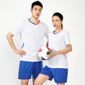 Layanan OEM Grosir Setelan Seragam Sepak Bola Gaya Klub Eropa Kustom, Jersey dan Celana Pendek Sepak Bola yang Bernapas dan Tahan Lama untuk Latihan Penggemar - Product Image 2