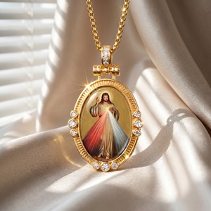 Pendentif ovale catholique en émail peint à <span class=keywords><strong>la</strong></span> main, Jésus Miséricorde, pour <span class=keywords><strong>la</strong></span> Pologne et les Philippines, vente en gros - Product Image 1