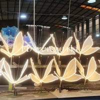 Lustre de scène de mariage style européen avec ailes de papillon lumineuses, en métal et PVC, pour décoration de plafond artistique et photographie suspendue sur scène en T