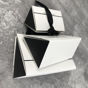 Caja <span class=keywords><strong>de</strong></span> regalo <span class=keywords><strong>de</strong></span> papel <span class=keywords><strong>de</strong></span> arte triangular elegante, embalaje <span class=keywords><strong>de</strong></span> cinta plegable blanca y negra para regalos <span class=keywords><strong>de</strong></span> cristal cosmético, <span class=keywords><strong>crema</strong></span> <span class=keywords><strong>de</strong></span> ojos <span class=keywords><strong>de</strong></span> laminación mate - Product Image 4