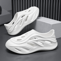Usines de chaussures Vente en gros Sandales antidérapantes Chaussures en mousse Hommes Logo personnalisé Jardin EVA Sabots Fabricant 2025 Tendance