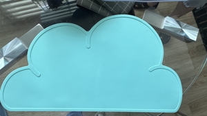 Tapis de table en silicone pour enfants, forme nuage, antidérapant - Product Image 4