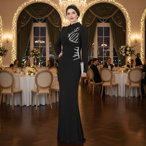 Robe de soirée longue sans manches de style vintage sophistiqué avec soutien-gorge intégré et embellissements élégants pour mariages, bals et galas - Product Image 3