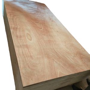 ไม้อัดเบิร์ชสีแดง ดีไซน์ทันสมัย ขนาด 4x8 ฟุต มาตรฐาน E2 ระดับพรีเมียม ยี่ห้อ VAKIE รับประกัน 1 ปี สำหรับใช้ในเฟอร์นิเจอร์และโรงแรม - Product Image 3