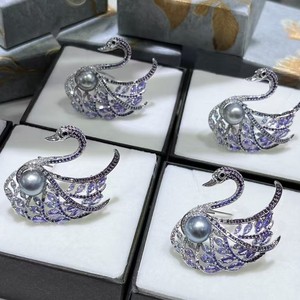 Broche élégante en forme de cygne violet, 10-11 mm, Tahiti Platinum Gray, broche polyvalente pour la poitrine, accessoires de collier, épingles, motif de forme - Product Image 3