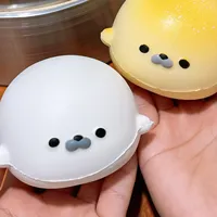 Hachimi Jouet Squishy à aspiration, à remontée lente, souple et malléable, en forme de gâteau, petit phoque, pour le soulagement du stress et la stimulation sensorielle