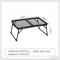 Ensemble table et chaises pliantes en aluminium robuste, léger et portable, idéal pour le camping, les pique-niques et les barbecues en extérieur.