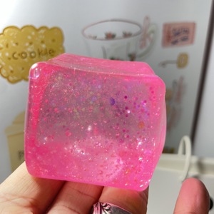 Needoh Nice Cube, Juguete Antiestrés con Purpurina, Juguete Sensorial de TPR Suave de Rebote Lento, Juguete Antiestrés para Aliviar la Ansiedad en Niños y Adultos - Product Image 2
