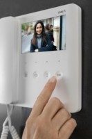 Kit de montage pour système de vidéophone AGT V200 monofamilial de fournisseur italien, protection IP30, alimenté par batterie, facile à installer